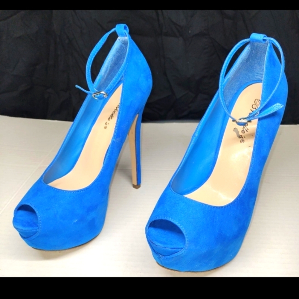 Breckelle's platform heels